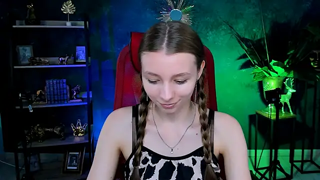 JulieDaniel online show from June 12, 2026, 4:10 am