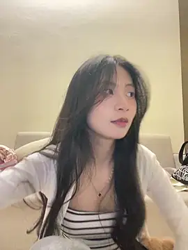 Lil-Gi online show from November 15, 2025, 5:17 pm