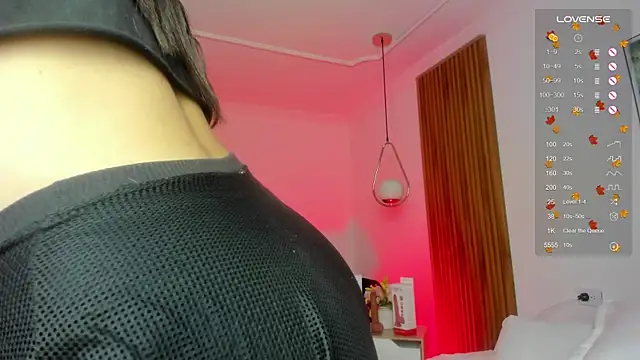 NicolWhite online show from September 18, 2025, 12:08 pm