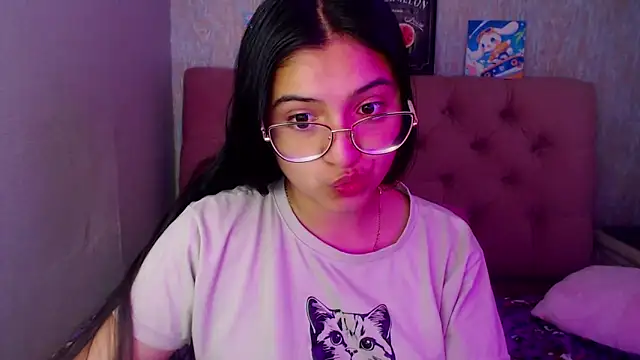 laurenelove online show from September 14, 2025, 12:33 am