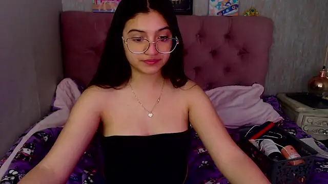 laurenelove online show from September 15, 2025, 2:34 am