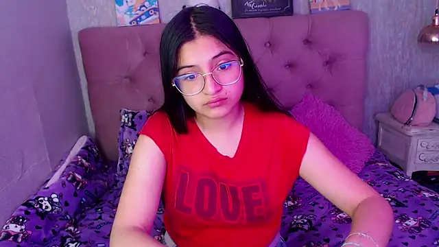 laurenelove online show from November 4, 2025, 3:21 am