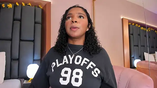 LisaMendez online show from December 22, 2025, 4:01 am