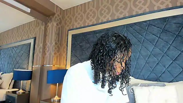 LisaMendez online show from August 7, 2026, 11:11 pm