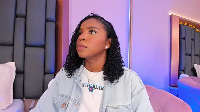 LisaMendez online show from November 27, 2025, 11:05 pm