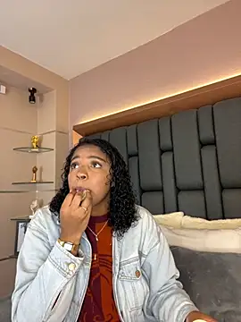 LisaMendez online show from September 28, 2025, 4:19 am