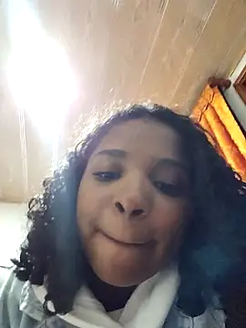 LisaMendez online show from October 19, 2025, 4:43 pm