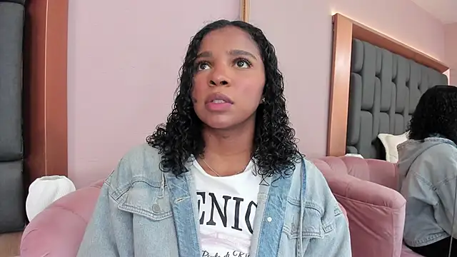 LisaMendez online show from November 11, 2025, 3:56 am