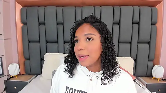 LisaMendez online show from October 21, 2025, 3:50 am