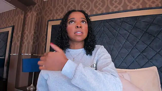 LisaMendez online show from July 11, 2026, 3:51 am
