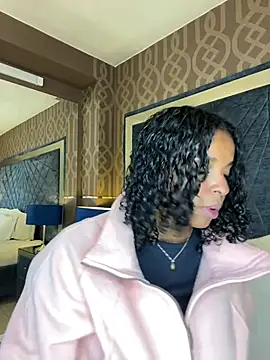 LisaMendez online show from June 19, 2026, 4:18 am