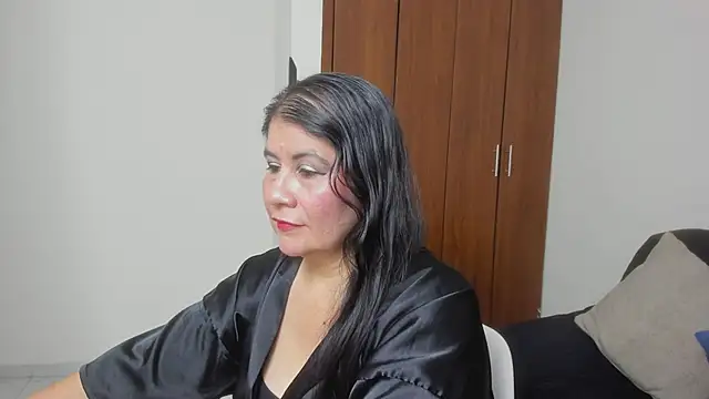 kiraGeiner online show from May 24, 2026, 1:05 am