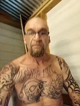 ShawnandDani7074 online show from February 12, 2026, 7:52 am