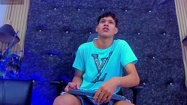 Snapshot of Stronger_sexy chatting on September 28, 2025, 7:54 pm Stronger sexy online show from September 28, 2025, 7:54 pm