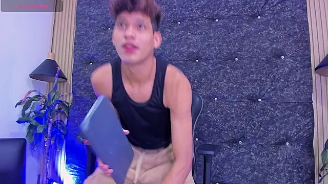 Snapshot of Stronger_sexy chatting on September 27, 2025, 8:26 pm Stronger sexy online show from September 27, 2025, 8:26 pm