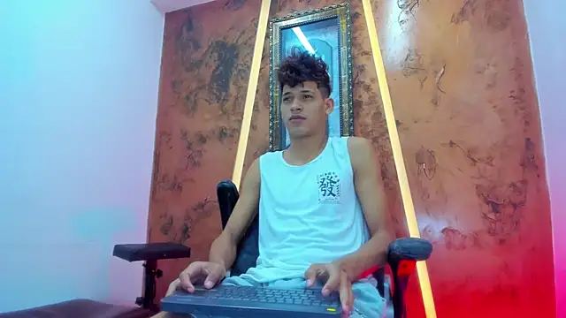 Snapshot of Stronger_sexy chatting on September 15, 2025, 12:49 pm Stronger sexy online show from September 15, 2025, 12:49 pm