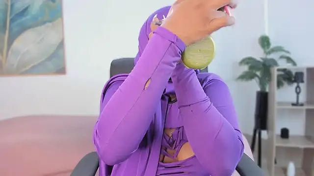 yasmin elite online show from December 21, 2025, 11:23 am