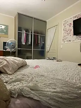 missevacrystal online show from September 10, 2025, 5:56 pm