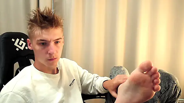 MrSexyCum4U online show from September 18, 2025, 9:12 am