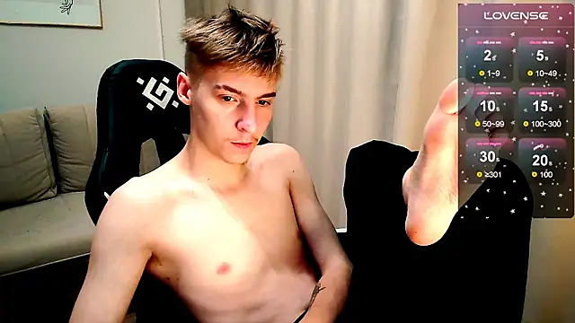 MrSexyCum4U online show from October 28, 2025, 7:35 pm