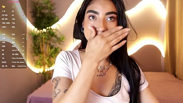 Emma and Issac online show from March 21, 2026, 9:08 pm