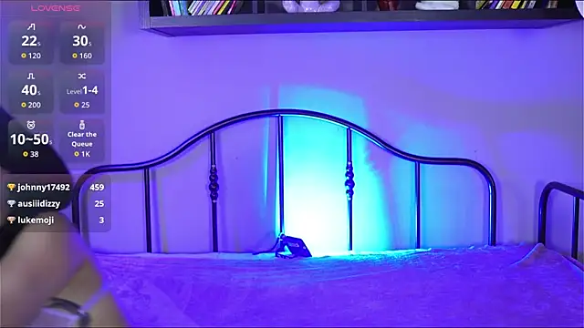 Emma and Issac online show from October 1, 2025, 3:55 am