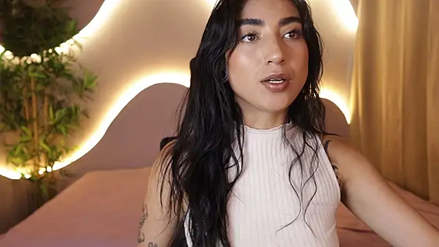 Emma and Issac online show from March 16, 2026, 8:22 pm