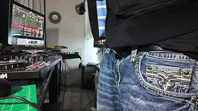 Triggerhappycj100 online show from April 28, 2026, 12:31 am