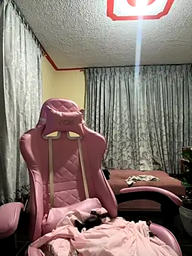 laure torres online show from October 13, 2025, 7:10 am