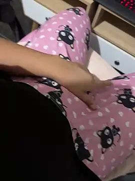 laure torres online show from September 24, 2025, 7:04 am