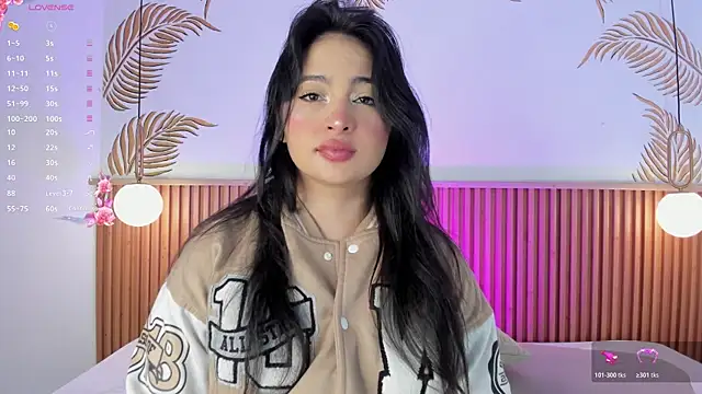 Valleriie  online show from June 4, 2026, 3:38 pm