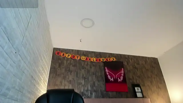 marian  stone online show from November 14, 2025, 6:44 pm