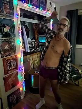 FoxnMouse online show from December 18, 2025, 10:13 pm