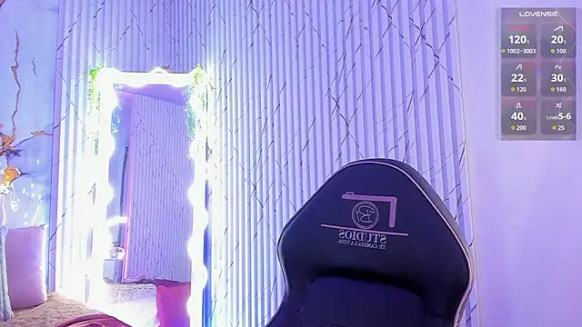 Snapshot of Naomy_tay1 chatting on March 19, 2026, 3:28 am Naomy tay1 online show from March 19, 2026, 3:28 am