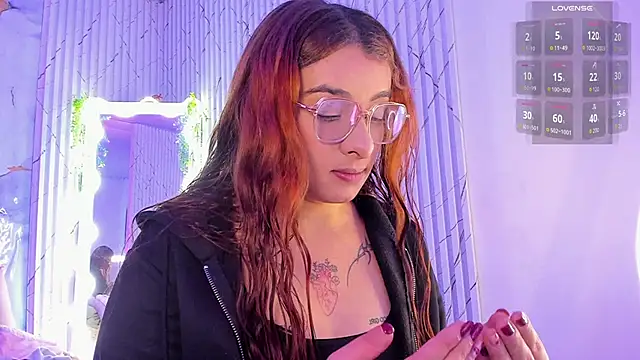 Snapshot of Naomy_tay1 chatting on March 20, 2026, 3:40 am Naomy tay1 online show from March 20, 2026, 3:40 am