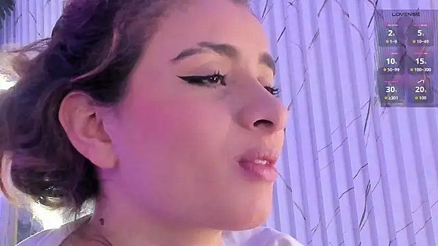 Naomy tay1 online show from June 28, 2026, 3:46 am