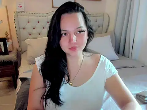 Snapshot of SweetHoney369 chatting on March 5, 2026, 5:15 am SweetHoney369 online show from March 5, 2026, 5:15 am