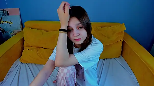 Elle Ellise online show from May 6, 2026, 5:44 am