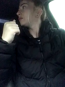 Reina Cummings online show from October 6, 2025, 4:57 am