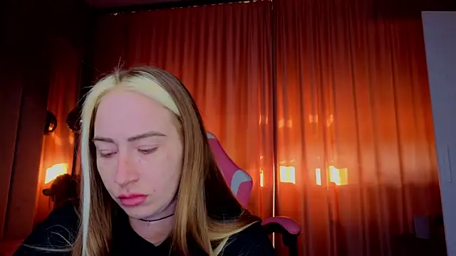 Reina Cummings online show from November 1, 2025, 7:02 am