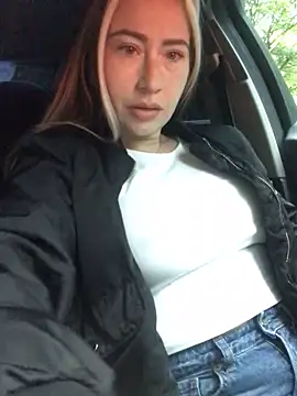 Reina Cummings online show from September 26, 2025, 4:52 am