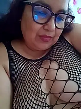 Snapshot of ladytropical1 chatting on June 6, 2026, 6:02 pm ladytropical1 online show from June 6, 2026, 6:02 pm