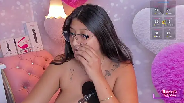 Snapshot of megann__up chatting on September 26, 2025, 3:35 am megann up online show from September 26, 2025, 3:35 am