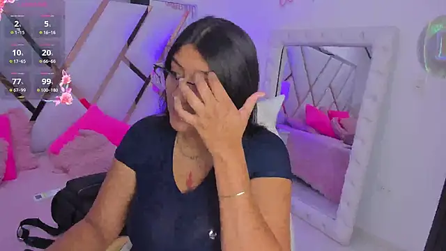 Snapshot of megann__up chatting on October 12, 2025, 11:28 pm megann up online show from October 12, 2025, 11:28 pm