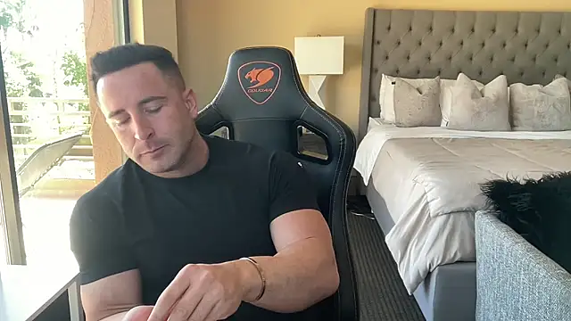 brettmycles28 online show from October 3, 2025, 6:31 pm