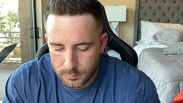 brettmycles28 online show from November 25, 2025, 9:48 pm