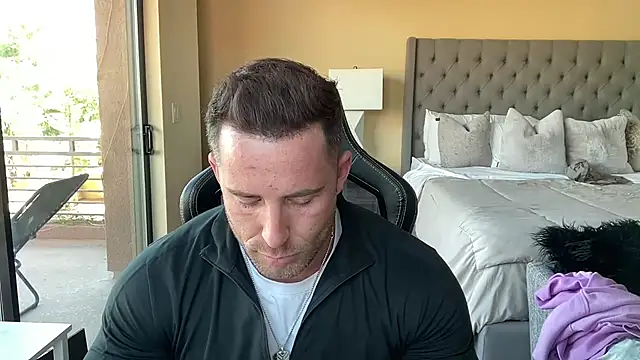 brettmycles28 online show from October 5, 2025, 10:00 pm