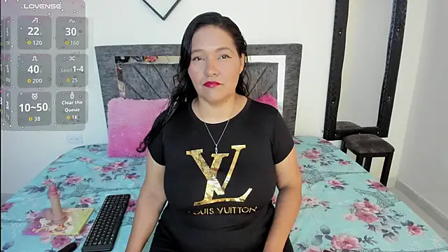 Laurasofia01 online show from October 25, 2025, 8:20 pm