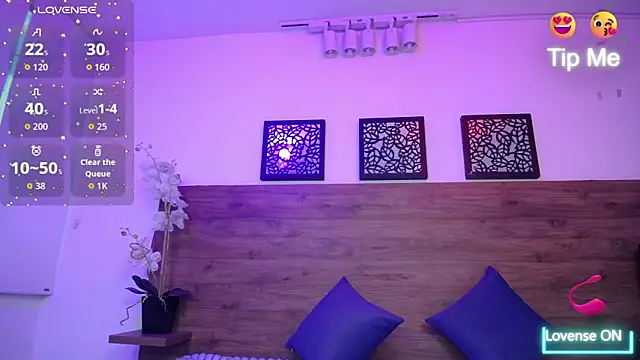 AlexandraCambell online show from September 8, 2025, 7:46 pm