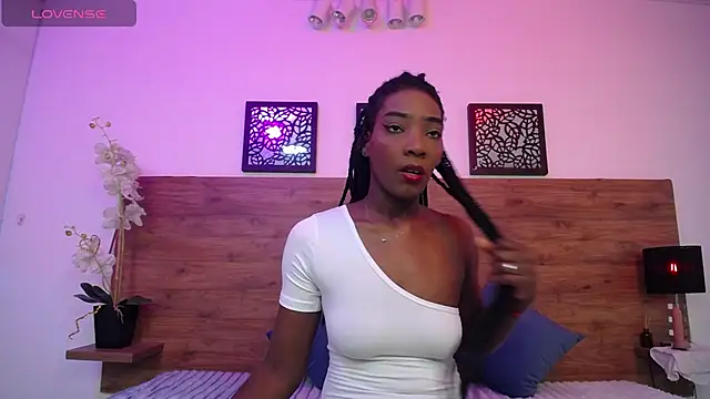 AlexandraCambell online show from September 23, 2025, 7:32 pm